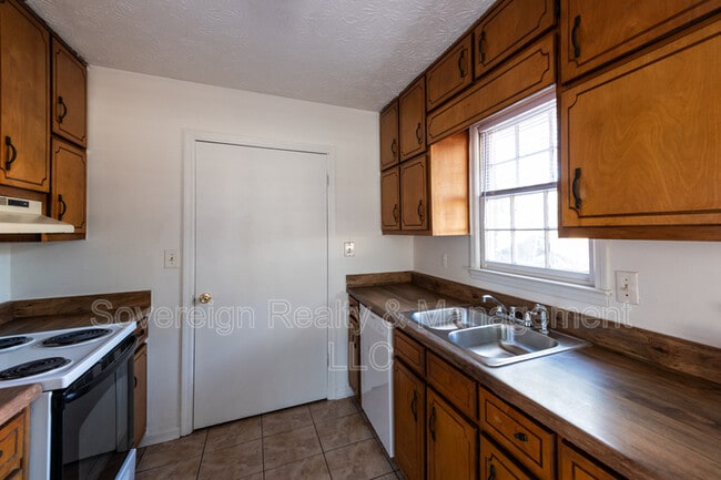 Building Photo - 8173 Magnolia Dr