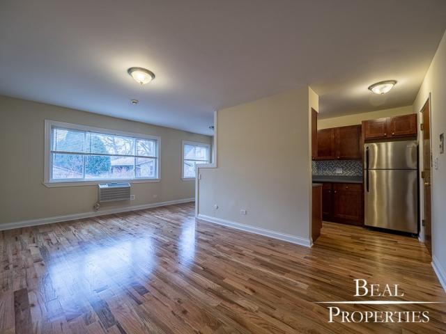 Foto del edificio - 2 bedroom in HIGHLAND PARK IL 60035