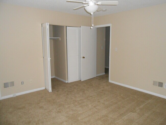 Foto del edificio - 3 Bedroom Townhome Close to Guilford College