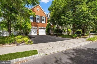 Building Photo - 46 Marion Dr