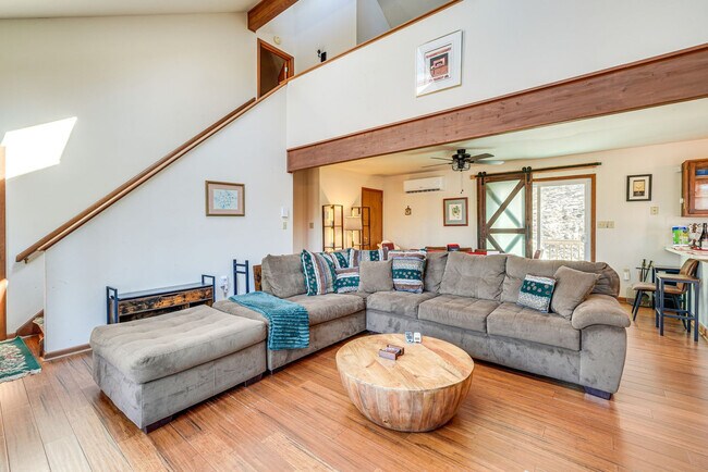 Foto del edificio - 5317 Woodbridge Dr E