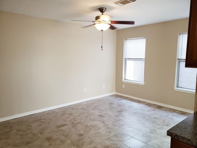 Building Photo - 2139 Broadlawn Dr