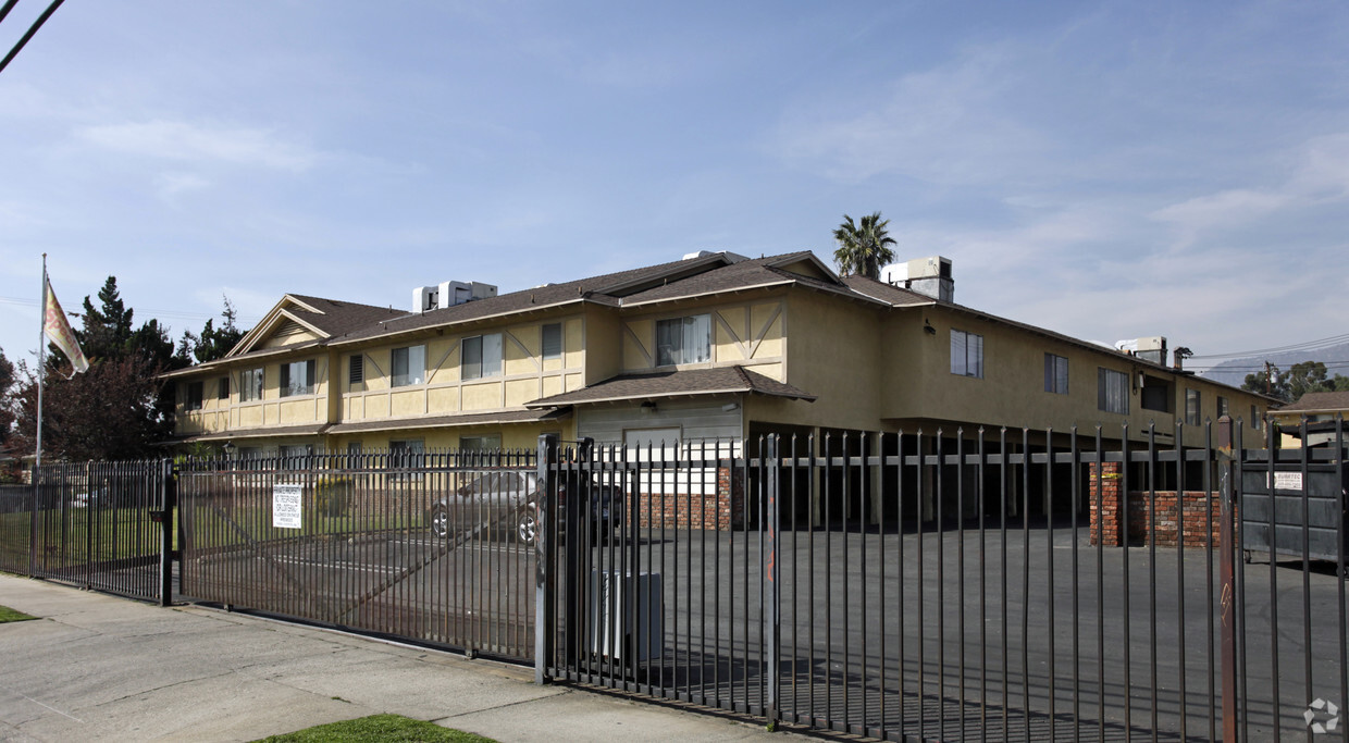Building Photo - Golden Date Apartments
