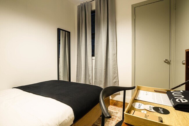 Foto del edificio - Full room in 3-bed/1.0-bath Home