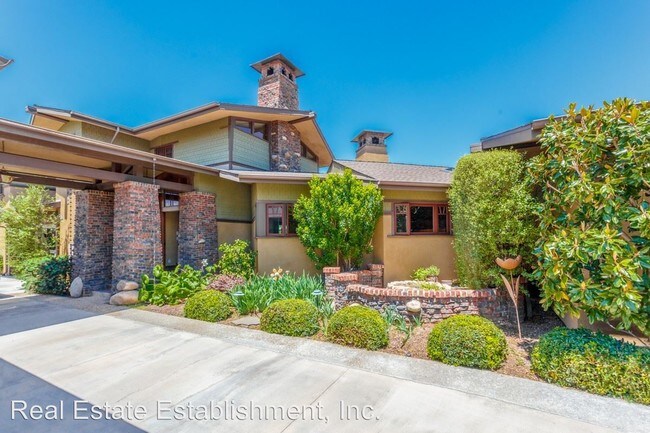 Foto del edificio - 6 br, 5.5 bath House - 9651 Crestview Circle