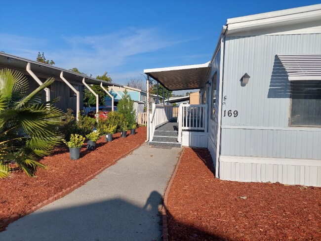 Foto del edificio - 1350 San Bernardino Rd