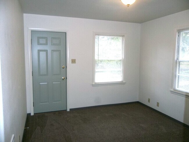 Building Photo - 610 Stover St