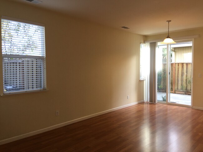 Family Room Backyard - 502 Cottage Grove Ter