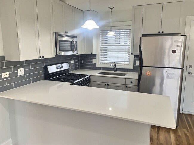 Building Photo - 4405 N Damen Ave.