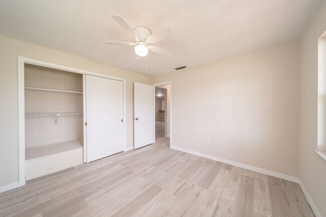 Foto del edificio - Welcome to your dream rental in Cape Coral! This fully remodeled, MONTH TO MONTH available home.