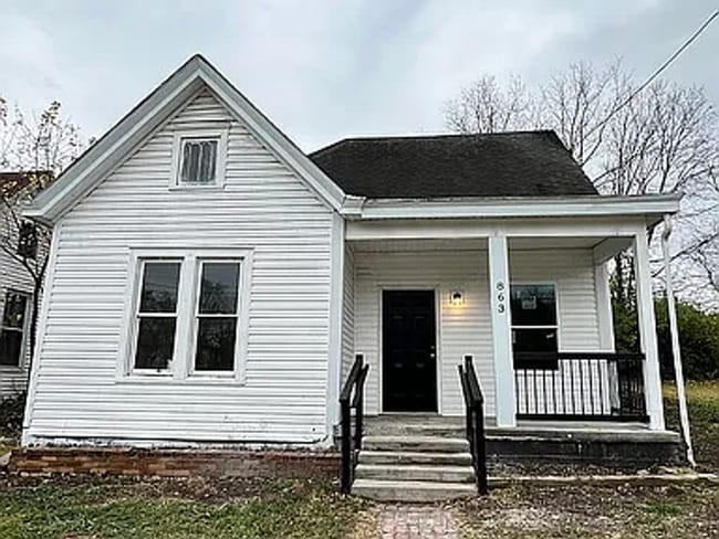 Building Photo - 863 E Main St Ext