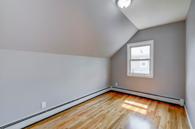 Building Photo - 88 Riverview Rd