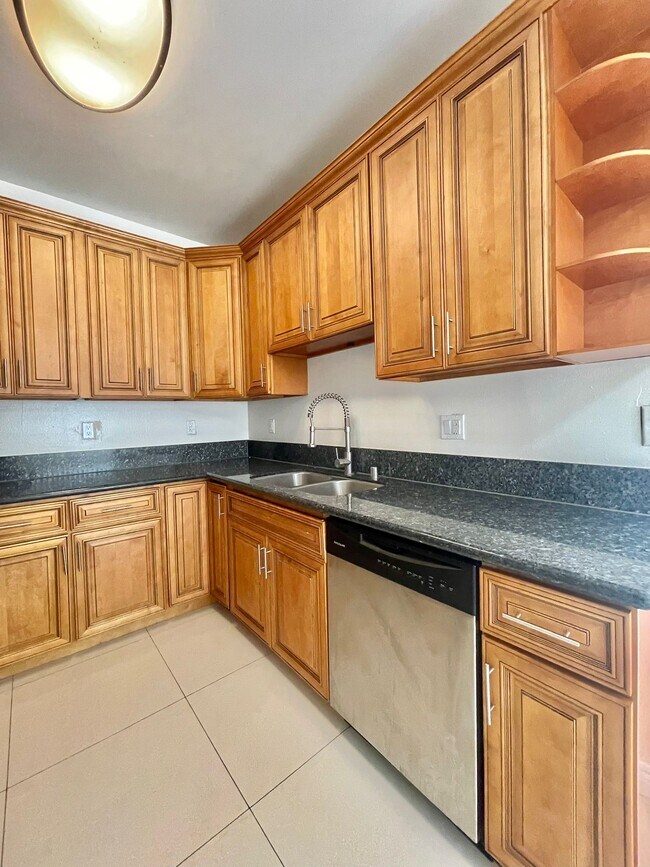Foto del edificio - 5715 W Olympic Blvd