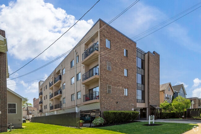 Green Briar Condominium