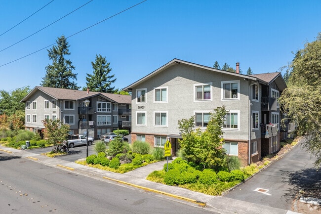 Building Photo - Quiet Family-Friendly Living In Downtown R...