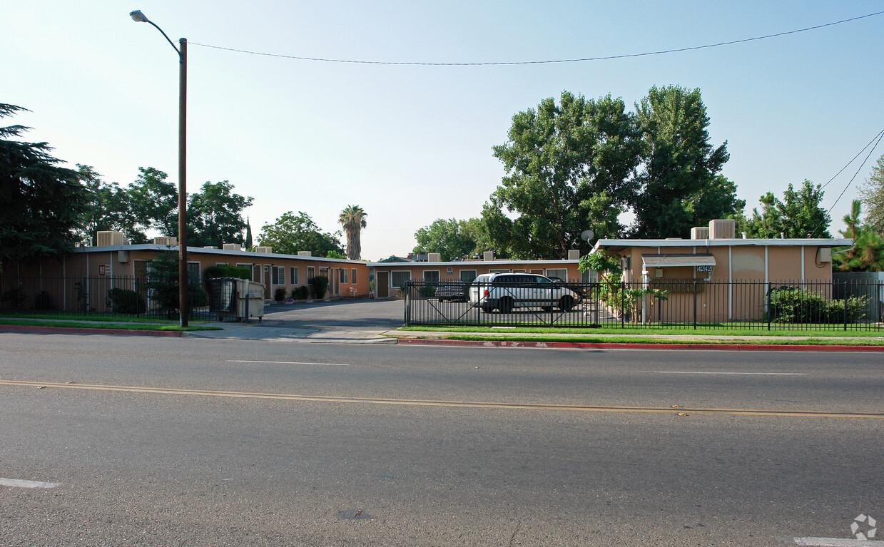 Building Photo - 4242 E Olive Ave