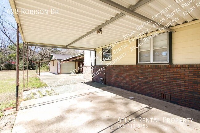 Building Photo - 628 Robison Dr