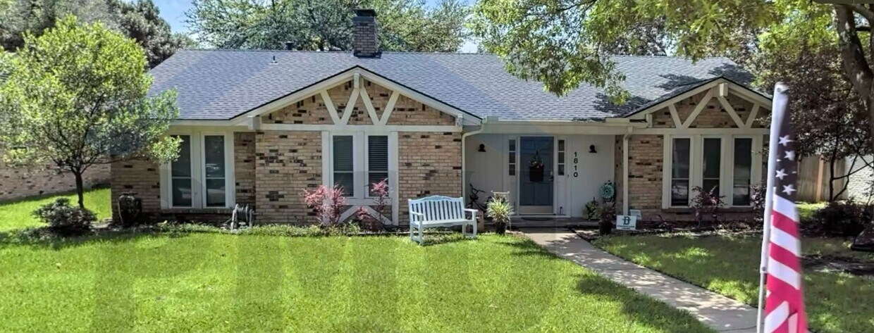 AVAILABLE NOW!!! Beautiful 4-bedroom, 2.5-bath home in the heart of Richardson - AVAILABLE NOW!!! Beautiful 4-bedroom, 2.5-bath home in the heart of Richardson