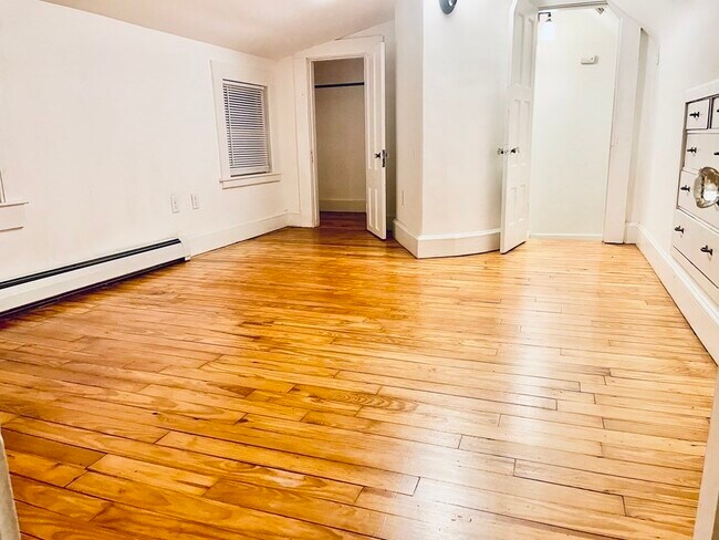 Building Photo - 48 Riverside St