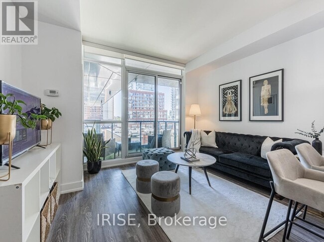 Photo du bâtiment - 30 Roehampton Ave