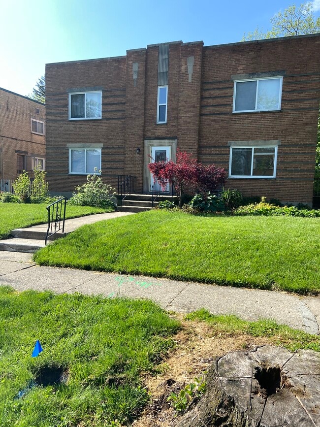 Building Photo - 530 Hadley Ave