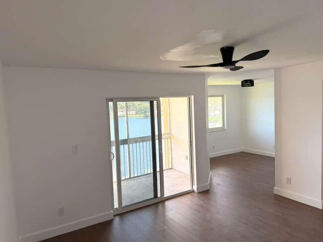 Foto del edificio - 788 NW 92nd Ave