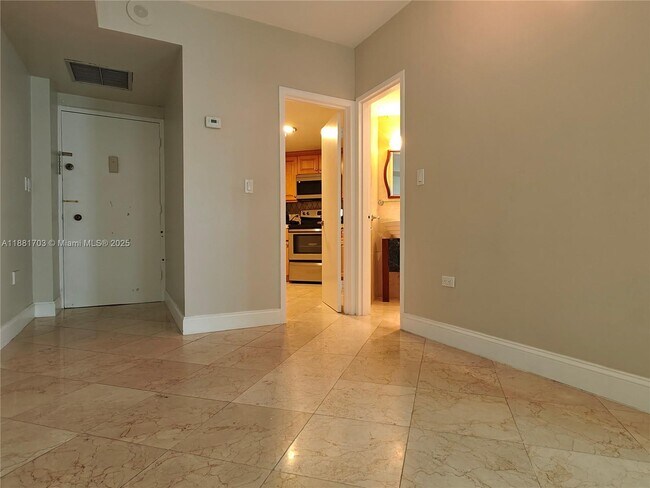 Foto del edificio - 825 Brickell Bay Dr