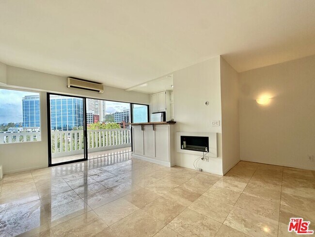 Foto del edificio - 999 N Doheny Dr