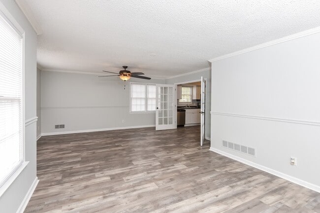 Building Photo - 211 River Song Rd