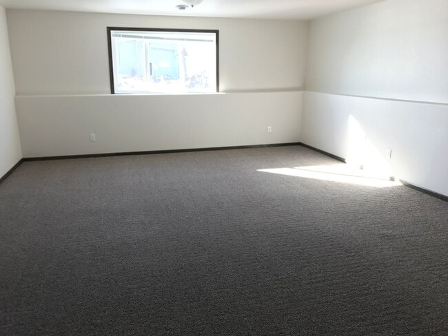 Building Photo - 3 Bed 2 Bath Twin Home