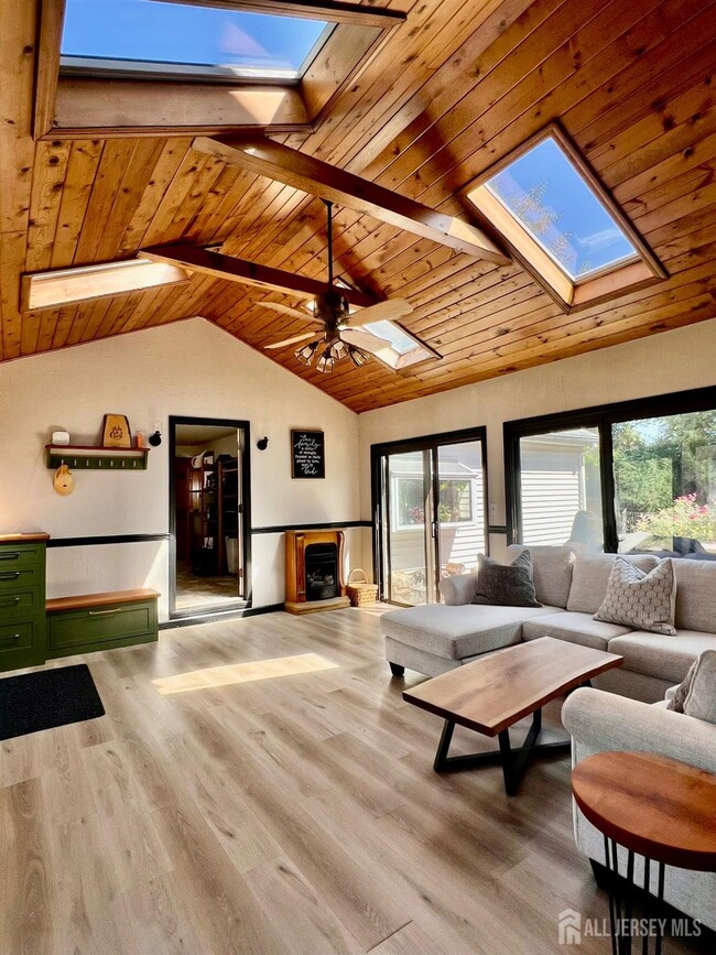 Building Photo - 265 Friendship Rd