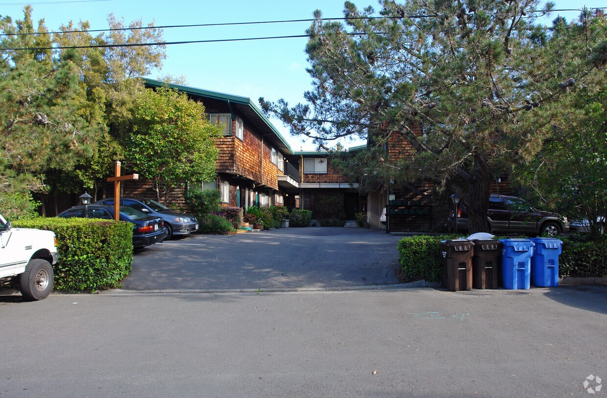 Primary Photo - 927 E Blithedale Ave