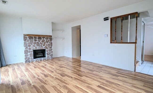 Foto del edificio - 791 Barnaby Pl