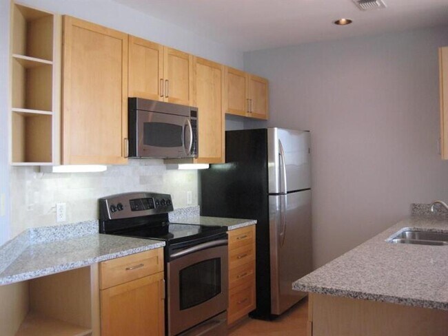 Foto del edificio - 325 East Paces Ferry Rd NE