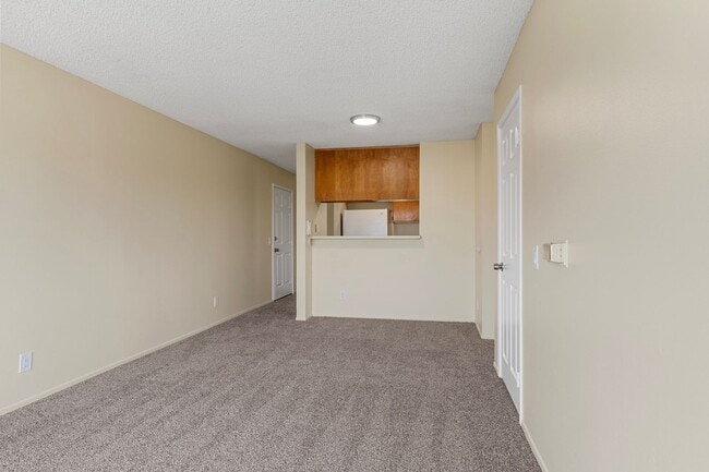 Building Photo - 1070 Loma Ave