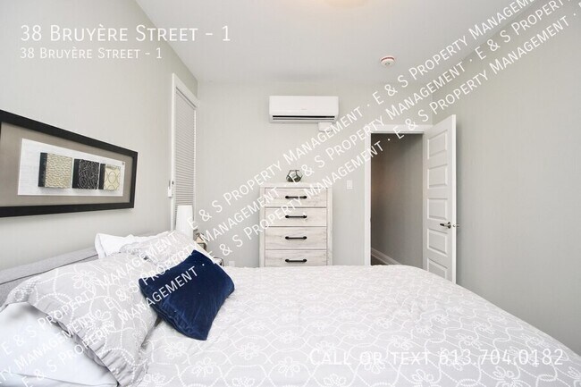 Building Photo - 38 Bruyère St