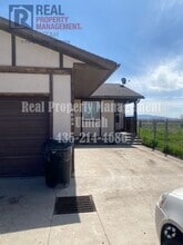 Building Photo - 860 N 1500 E
