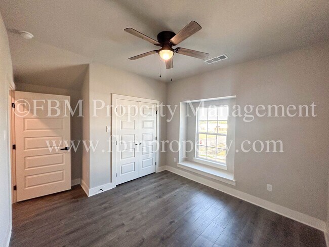 Foto del edificio - 933 Cooksey Ct