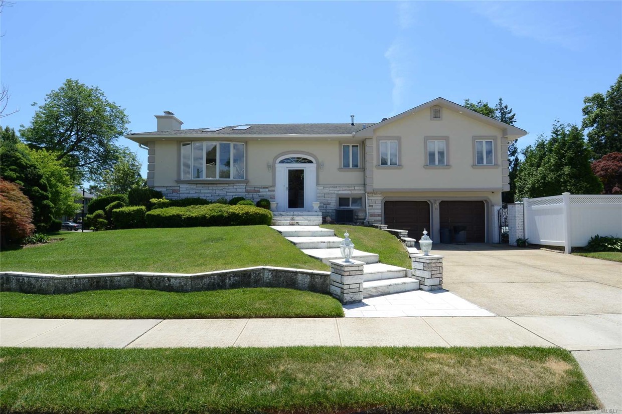 Primary Photo - 15 Tioga Dr