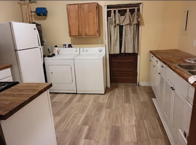 Building Photo - 1202 Ridgeland Rd