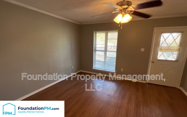 Building Photo - 3927 Timberwood Dr