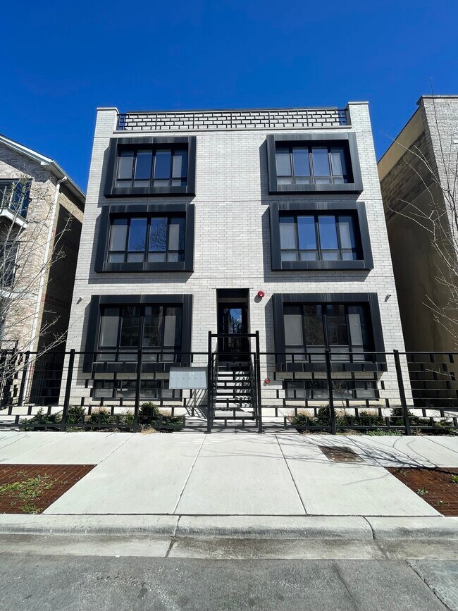 Building Photo - 719 N Elizabeth St