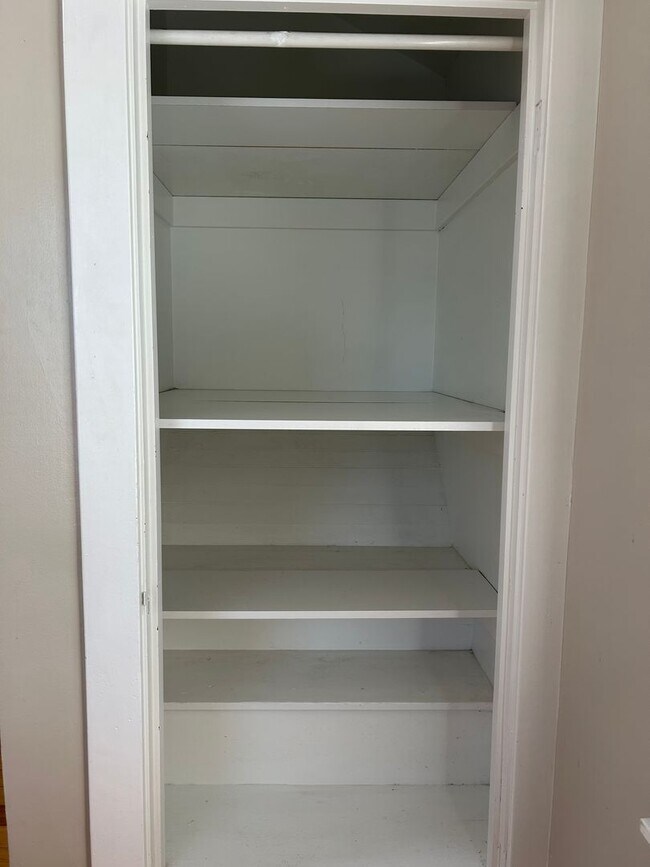 Foto del edificio - Charming 2-Bedroom Home Between Dundee & Blackstone with Large Attached Garage & Hardwood Floors