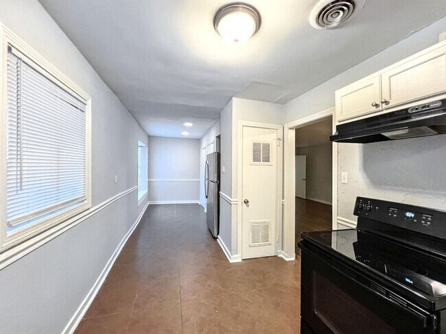 Foto del edificio - 4146 Rhodes Ave