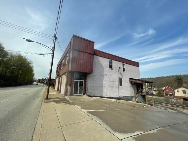 Building Photo - 410 W 5th Ave