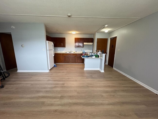 Interior Photo - 382-384 River St