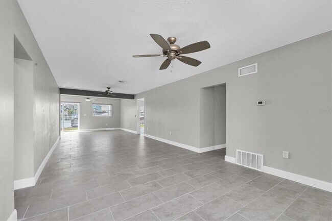 Building Photo - 404 Normandy Rd