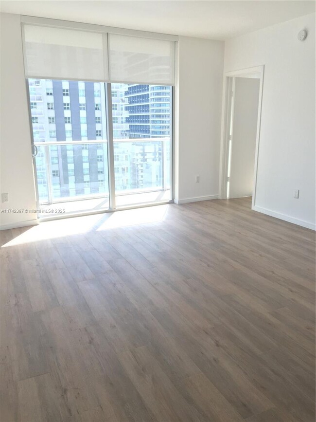 Building Photo - 1100S S Miami Ave