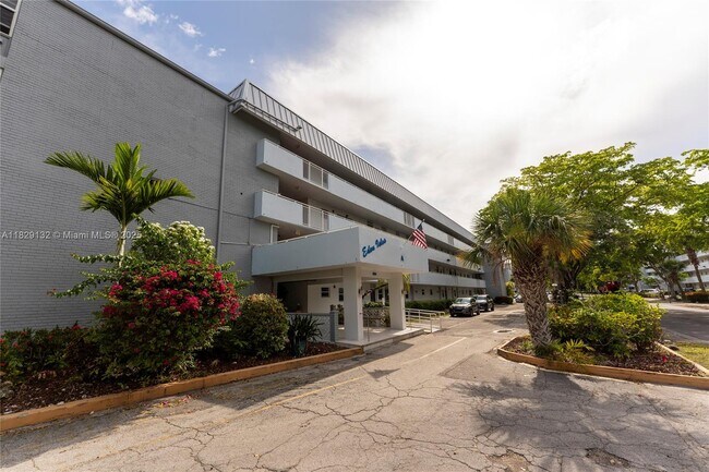 Foto del edificio - 3551 NE 169th St