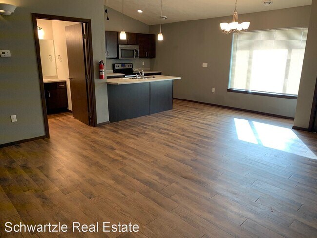 Building Photo - 810 Ruud Ln